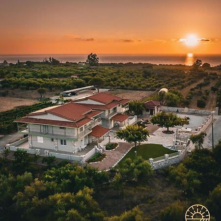 كيوبارِسِيا Terra Helios Suites & Studios المظهر الخارجي الصورة