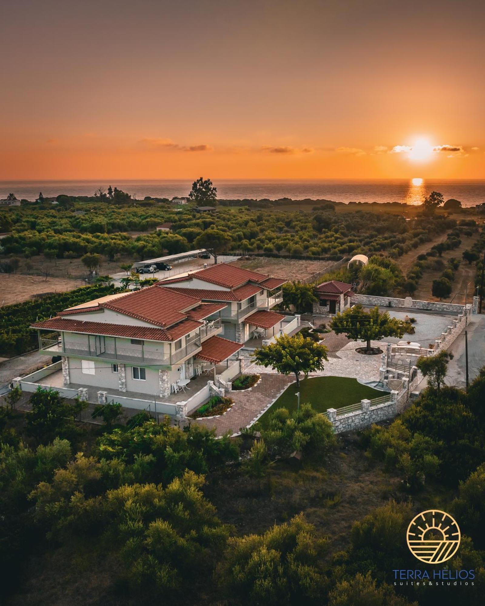 كيوبارِسِيا Terra Helios Suites & Studios المظهر الخارجي الصورة