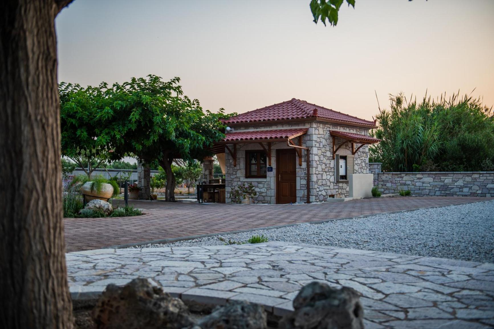 كيوبارِسِيا Terra Helios Suites & Studios المظهر الخارجي الصورة