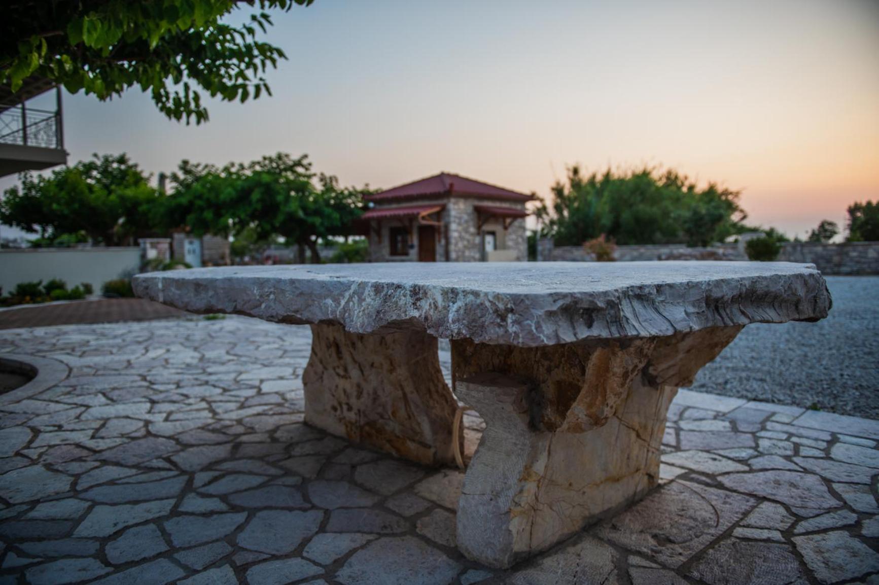 كيوبارِسِيا Terra Helios Suites & Studios المظهر الخارجي الصورة