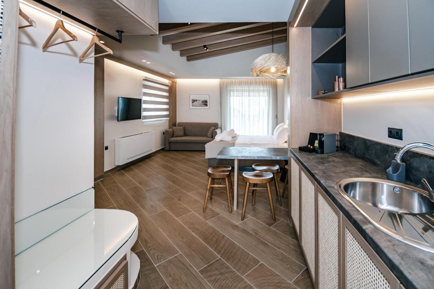 كيوبارِسِيا Terra Helios Suites & Studios الغرفة الصورة