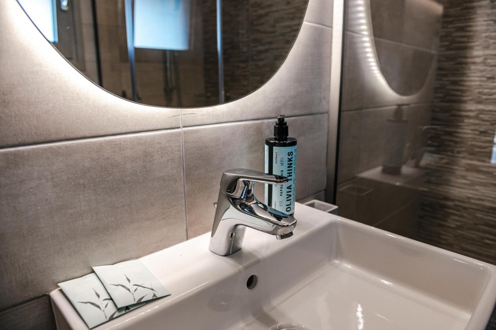 كيوبارِسِيا Terra Helios Suites & Studios الغرفة الصورة