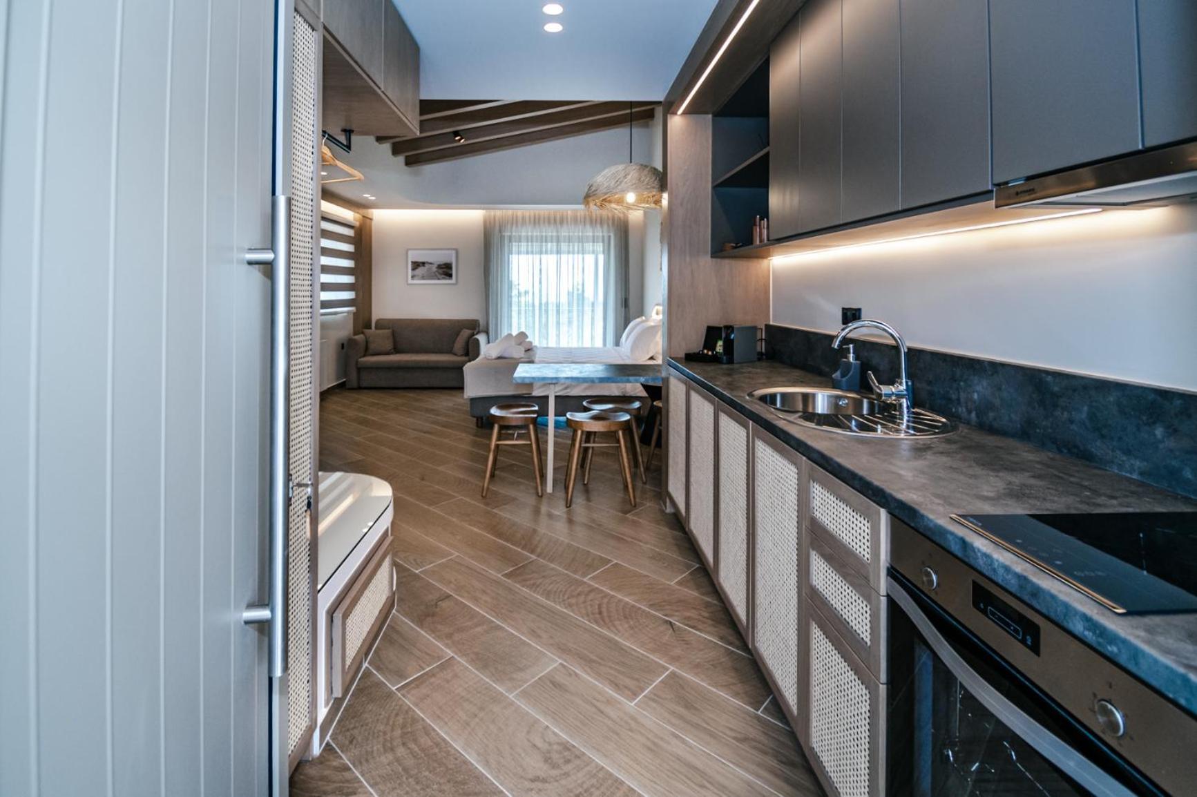 كيوبارِسِيا Terra Helios Suites & Studios الغرفة الصورة